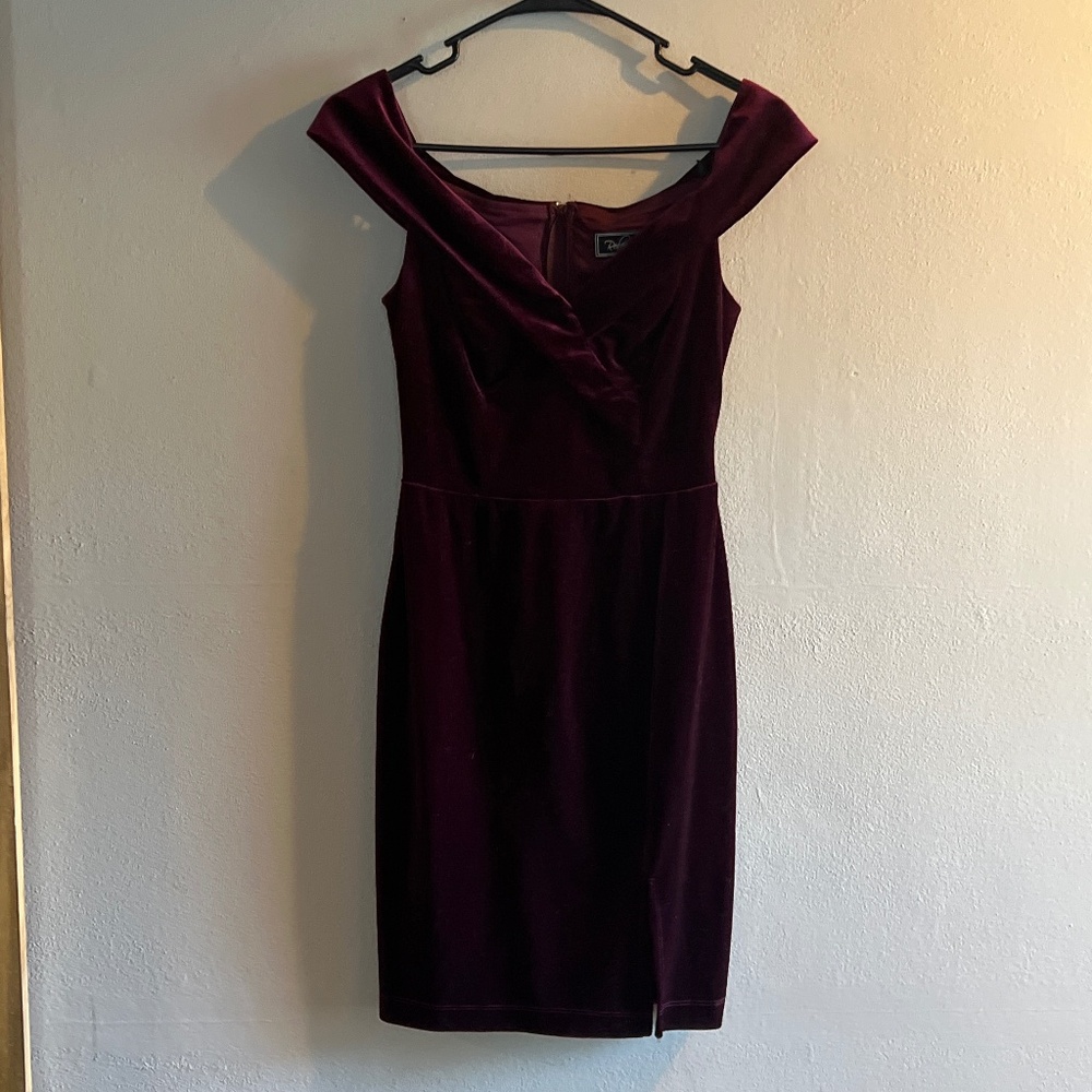 Rebecca B maroon velvety off the shoulder HOCO dress size 4